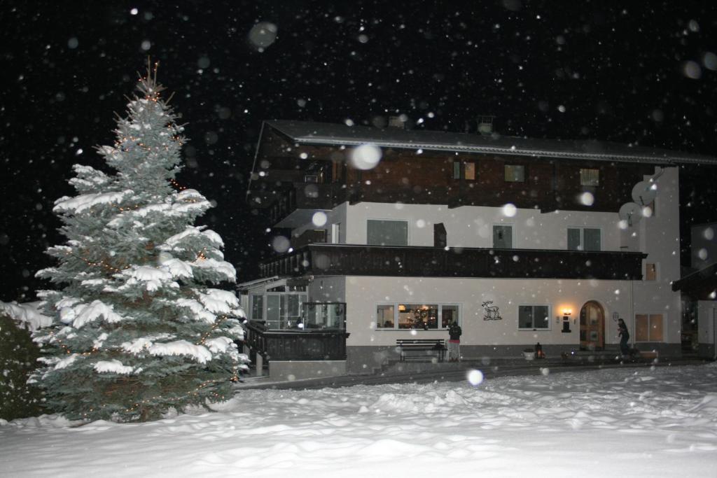 Haus Hubertus Hotel Mieders Exterior photo
